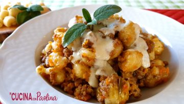 GNOCCHI ALL’ACQUA CON RAGU’ BIANCO