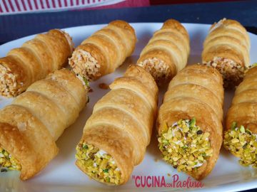 Cannoli salati di sfoglia ripieni